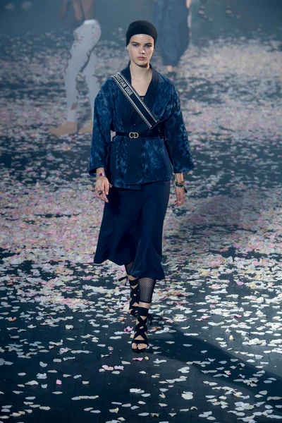 Look 53